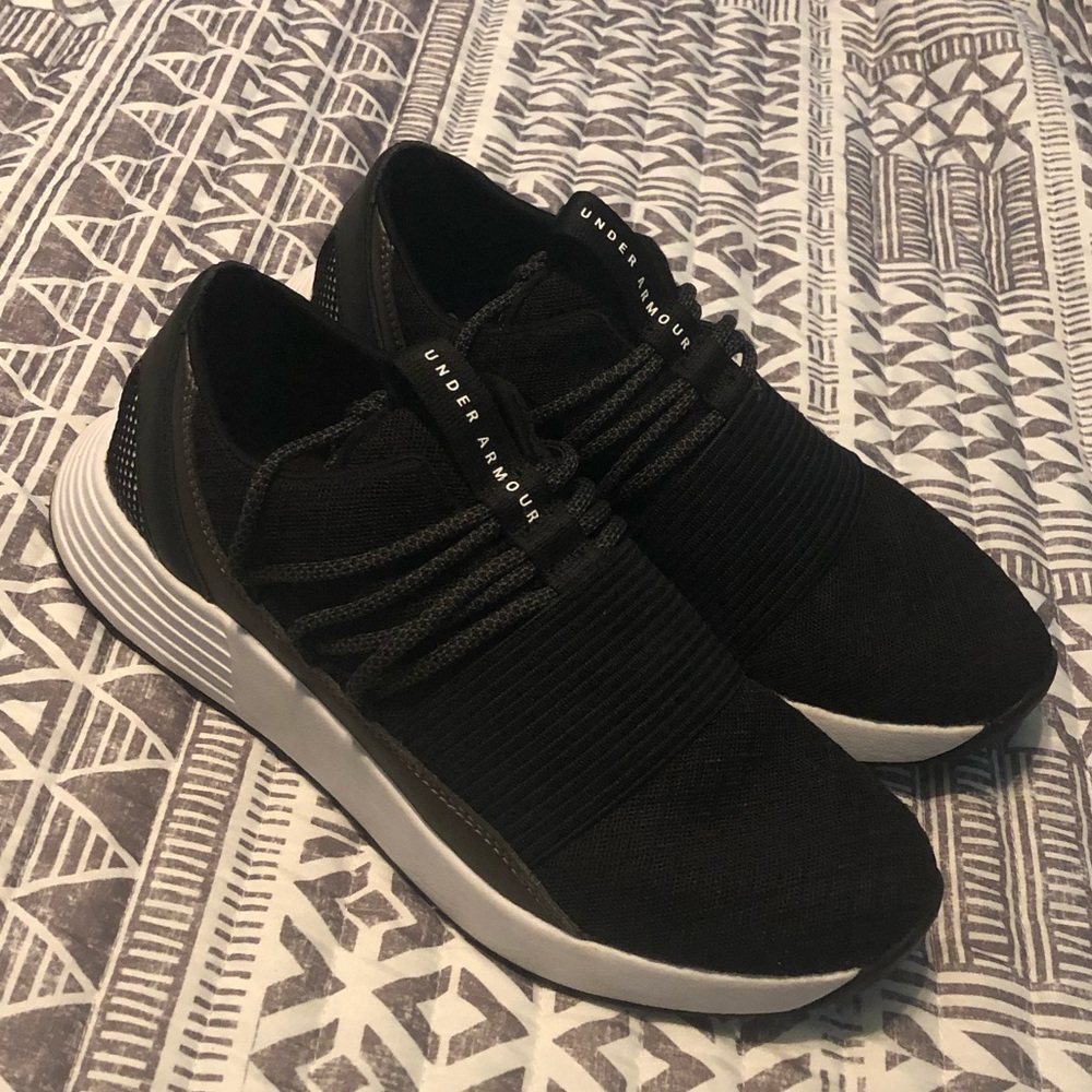 Under Armour black tennis shoes